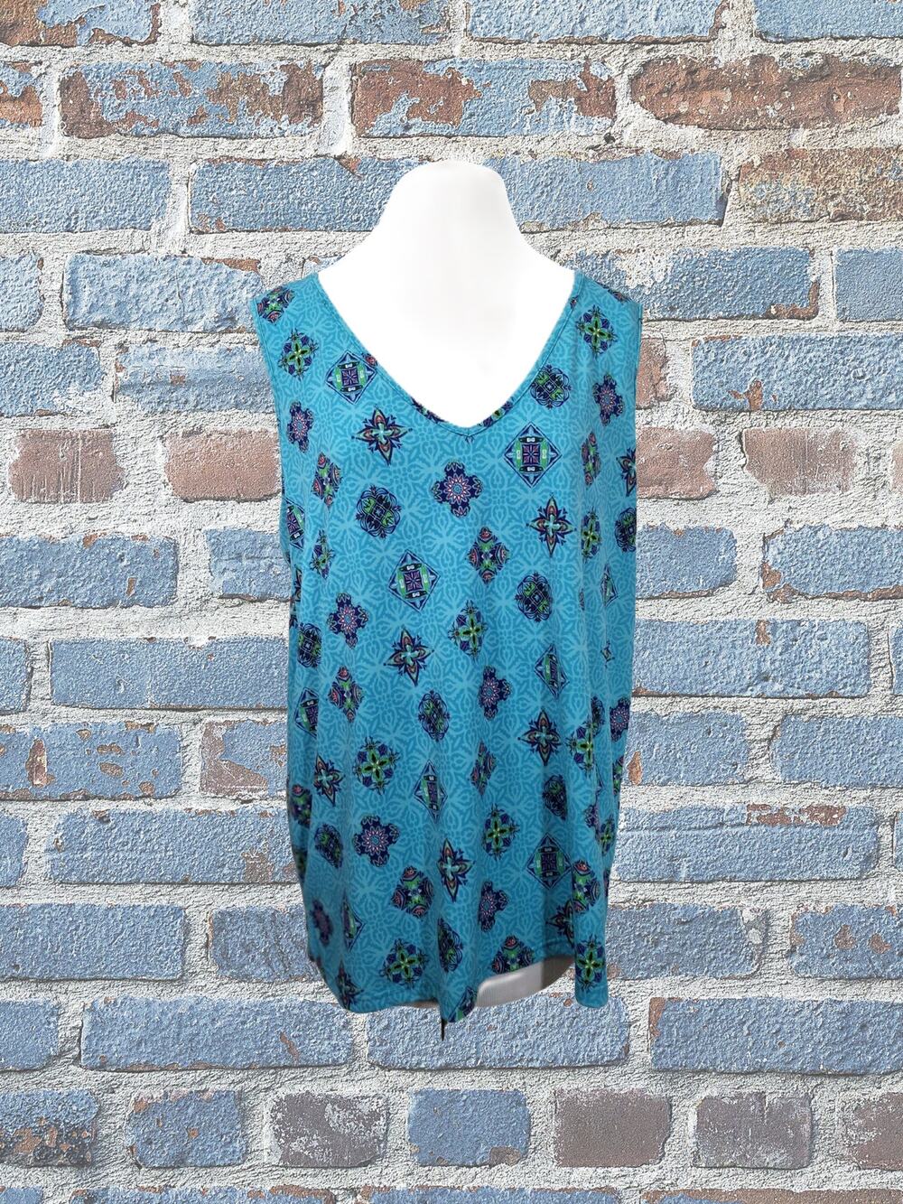 Belle by Kim Gravel Size Large Sleeveless Pull Over Blue Top